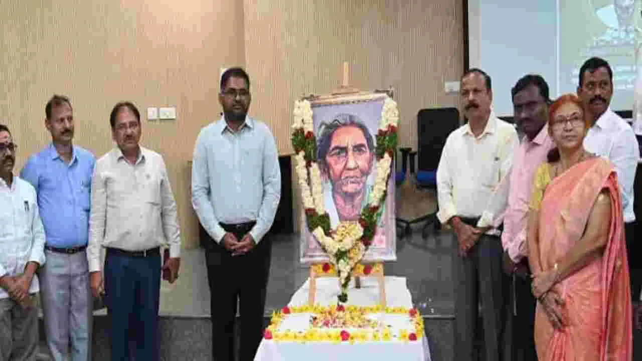 Peddapalli: ఐలమ్మ ఆశయ సాధనకు ప్రతిఒక్కరూ కృషి చేయాలి
