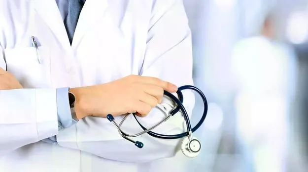 ఇంటర్న్‌లకు 10.. పీజీలకు 5 శాతం