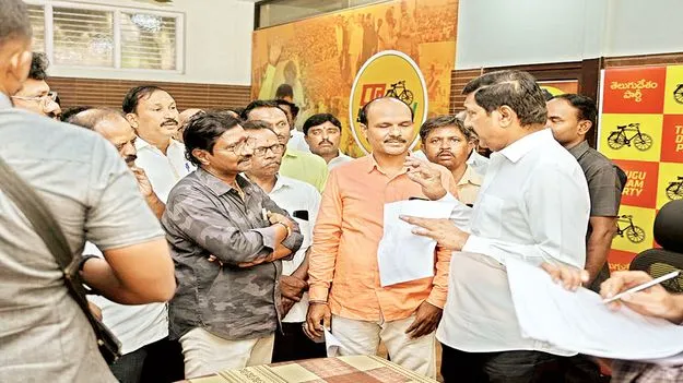 ప్రజా సమస్యలను పరిష్కరించండి: మంత్రి బీసీ 