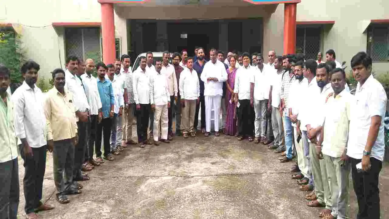 ఇందిరమ్మ ఇళ్ళ నిర్మాణంలో నిరుపేదలకు ప్రాధాన్యం