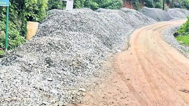 నత్తనడకన ‘వంజంగి హిల్స్‌’ రోడ్డు