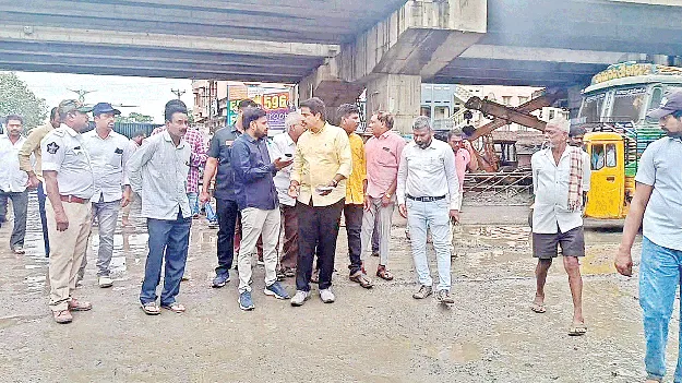 సర్వీసు రోడ్డుకు మోక్షం