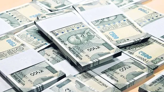 ఫీజు కష్టాలు