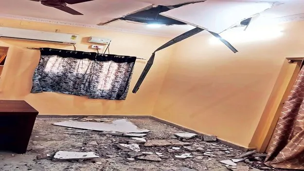  ఊడిపడిన సీలింగ్‌ పెచ్చులు