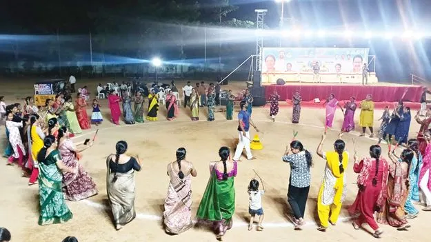 ఒకే ్కసి పువ్వేసి చందమామ...