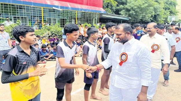 క్రీడలతో ఉజ్వల భవిష్యత్తు...