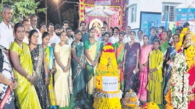 ఘనంగా బతుకమ్మ సంబురాలు