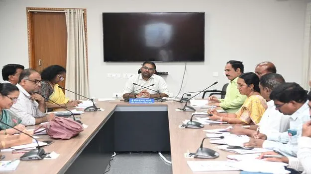 రోజూ 60 మంది కూలీలకు ఉపాధి కల్పించాలి 