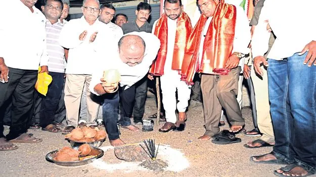 కేంద్ర, రాష్ట్ర నిధులతోనే నగర అభివృద్ధి 
