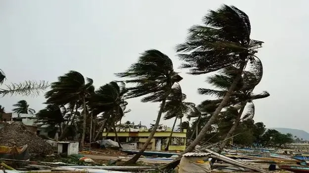 తుఫాన్‌ వేగం 140కి.మీ