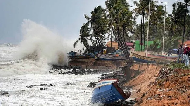 తరుముకొస్తున్న తుఫాన్‌