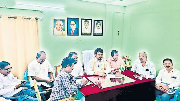 పర్యాటక ప్రాంతాల్లో జీసీసీ స్టాళ్లు