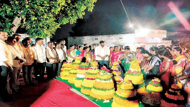 అచ్చంపేటలో బతుకమ్మ సంబురాలు
