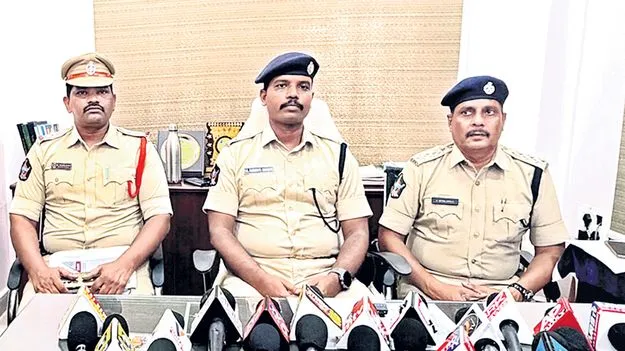 భూదందా ముఠా గుట్టురట్టు 