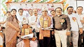 విద్యార్థులను తీర్చిదిద్దేది గురువులే 