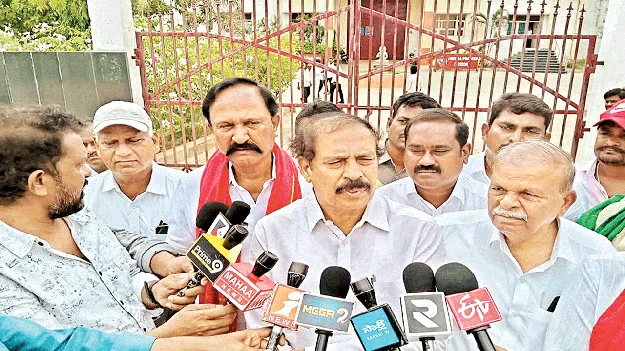 ఎమ్మెల్యే విరూపాక్షిపై కేసులు ఎత్తివేయాలి
