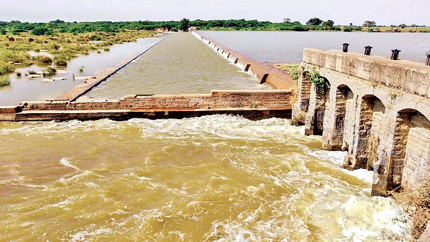  రాజోలి వద్ద వెయ్యి క్యూసెక్కుల ప్రవాహం
