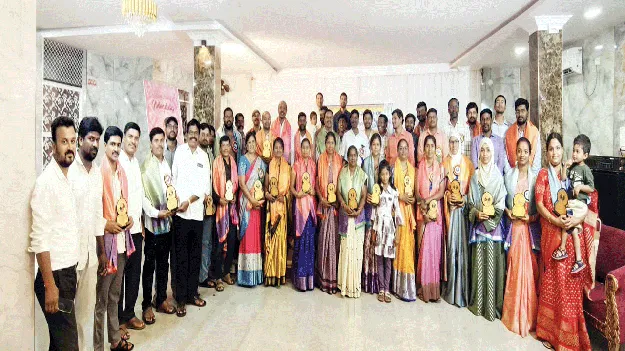 ఉత్తమ ఉపాధ్యాయులకు పురస్కారాలు