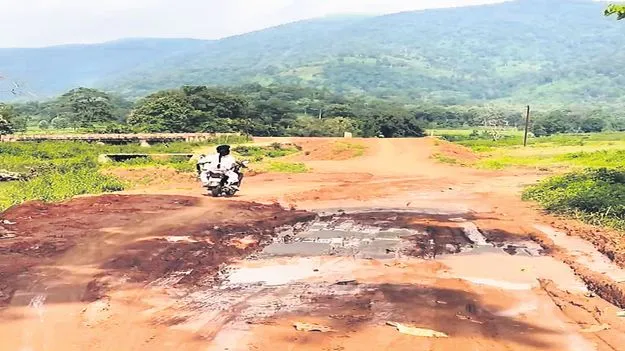 అధ్వానంగా గుర్తేడు-గుమ్మిరేవుల రోడ్డు