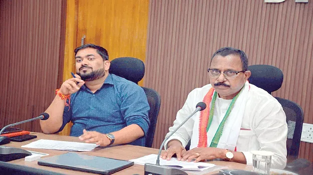 రుణ లక్ష్యాలను పూర్తి చేయాలి