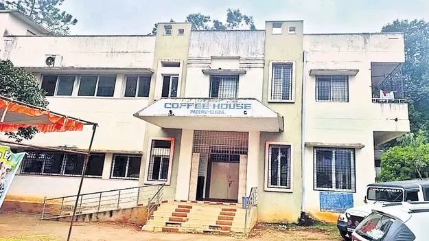 పాడేరు కాఫీహౌస్‌లో జడ్పీ కార్యాలయం