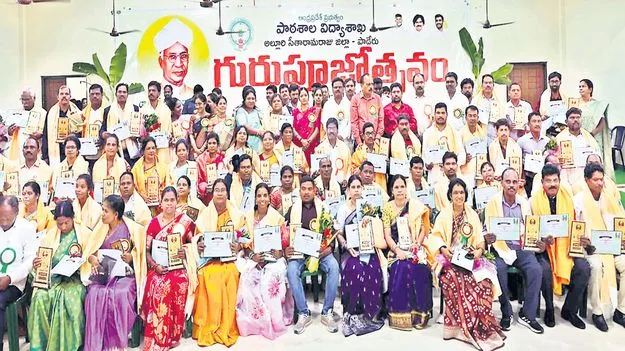 సమాజ నిర్మాణంలో ఉపాధ్యాయుల పాత్ర కీలకం 