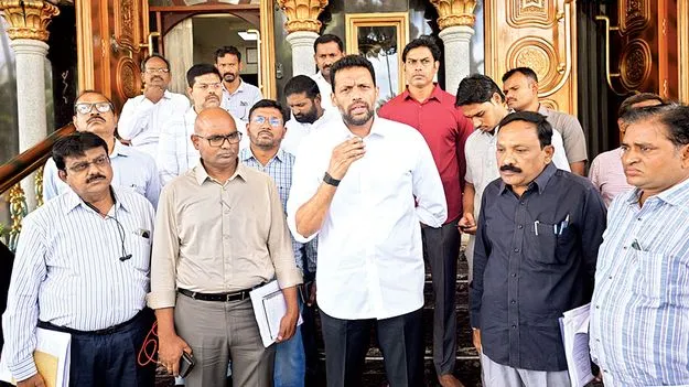 సుంకేసుల డ్యాంలో నీరు లేదు 