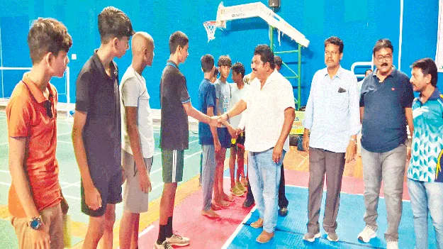 ఉత్సాహంగా ఫుట్‌బాల్‌, షటిల్‌ జట్ల ఎంపికలు