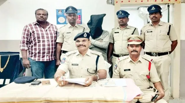 అంతర్రాష్ట్ర దొంగ అరెస్టు