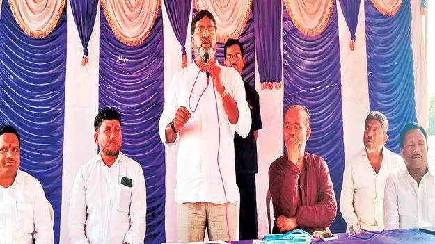 భూ నిర్వాసితులకు అండగా కాంగ్రెస్‌