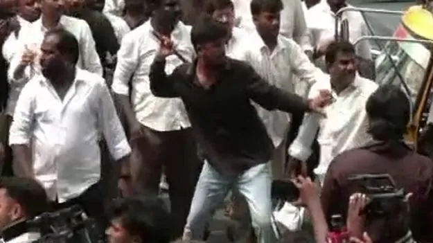 ఎవ్వరినీ వదలొద్దు