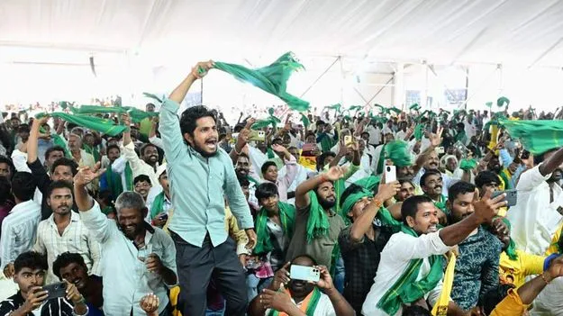 కృష్ణమ్మ పరవళ్లు..ఆనందంతో చిందులు