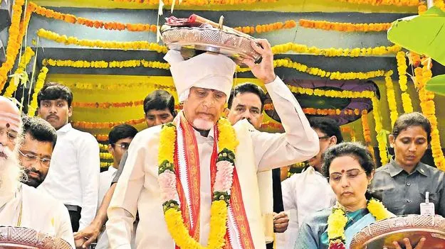 చదువుల తల్లిగా కనకదుర్గమ్మ