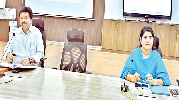 ఉద్యోగుల కేసులను త్వరగా పరిష్కరించండి