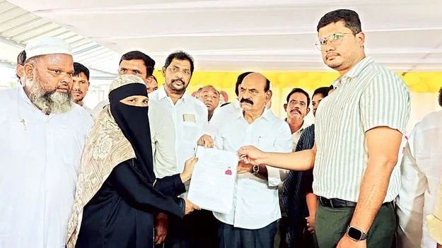 అర్హులందరికీ ఇంటి స్థలాలు
