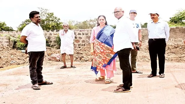 పెద్ద విగ్రహాలను భద్రపరుచుకోవడానికి ఏర్పాట్లు