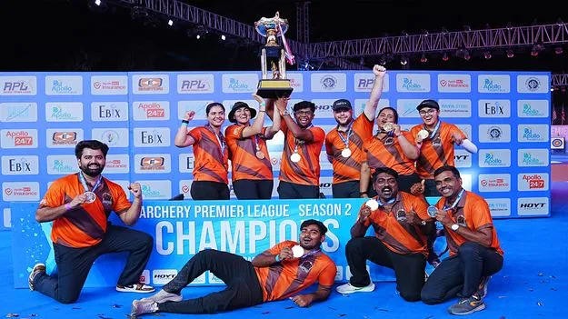 దీరజ్‌ బృందానికి ఏపీఎల్‌ కిరీటం