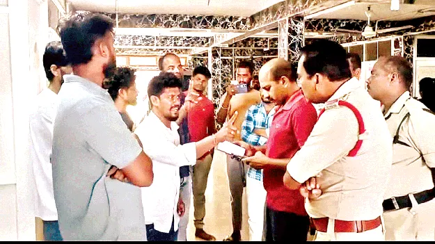 వైద్యుల నిర్లక్ష్యంతో బాలింత మృతి చెందిందని... 
