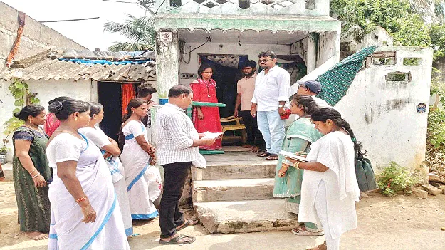   పరిసరాలు పరిశుభ్రంగా ఉంచుకోవాలి