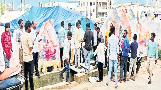 జోరుగా వినాయక ప్రతిమల విక్రయాలు