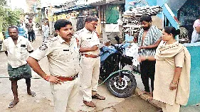 వెంకటేశ్వరకాలనీలో కార్డన్‌సెర్చ్‌