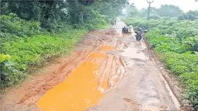 అధ్వానంగా అంతర్రాష్ట్ర రహదారి