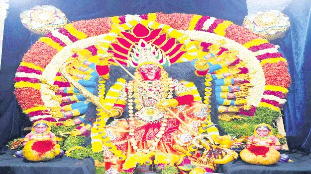  మహిషాసుర మర్దినిగా అమ్మవారు