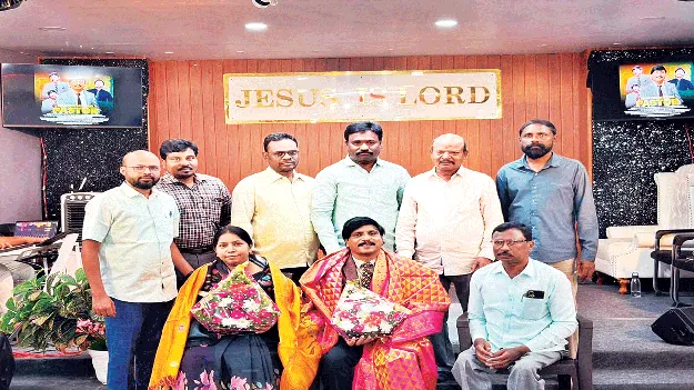 విశ్వాసులకు దేవుడికి మధ్యవర్తులే పాస్టర్లు