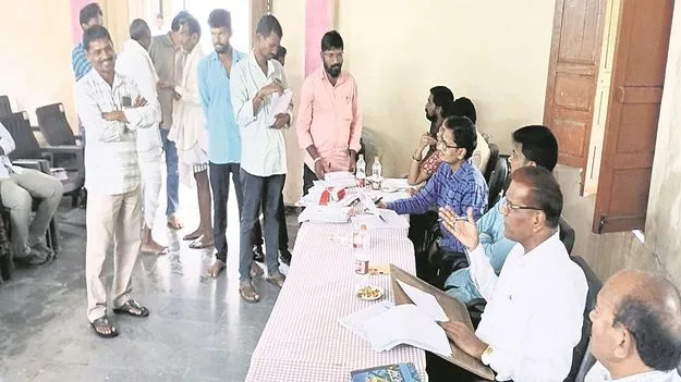 kumaram bheem asifabad- అక్రమాలకు పాల్పడితే కఠిన చర్యలు 