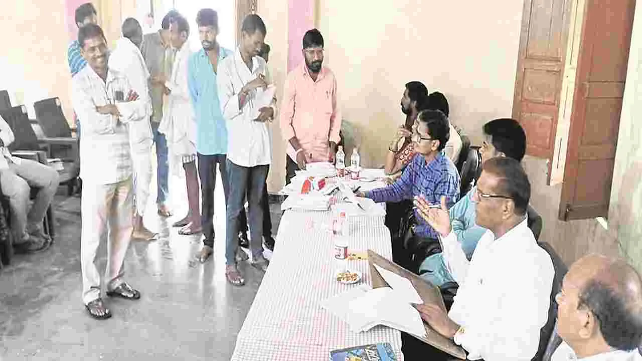 kumaram bheem asifabad- అక్రమాలకు పాల్పడితే కఠిన చర్యలు