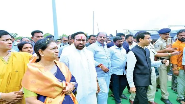 ఎయిర్‌పోర్టులకు దీటుగా రైల్వే స్టేషన్లు