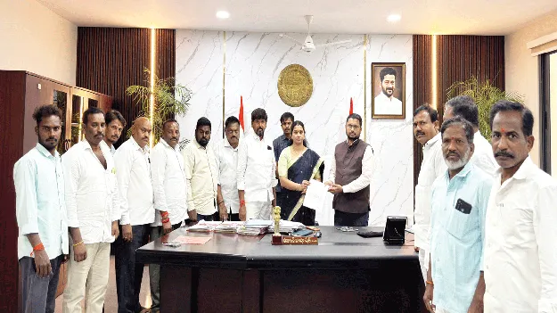 సాగునీరు విడుదల చేసి పంటలను కాపాడాలి