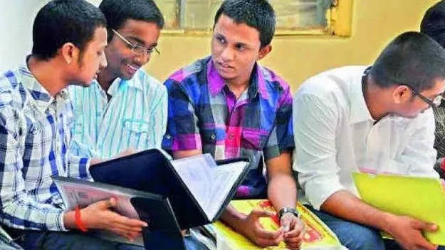  ఎస్సీ, ఎస్టీలకు వయోపరిమితి మరో ఐదేళ్లు సడలింపు 