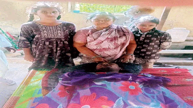 అనాథలుగా మిగిలిన చిన్నారులు